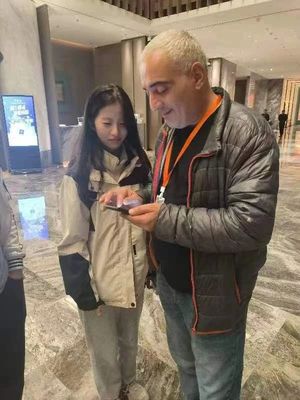 商學(xué)部外語科教中心學(xué)生參與“中法加納國際文化藝術(shù)節(jié)”志愿服務(wù)活動，助力北京翻譯服務(wù)